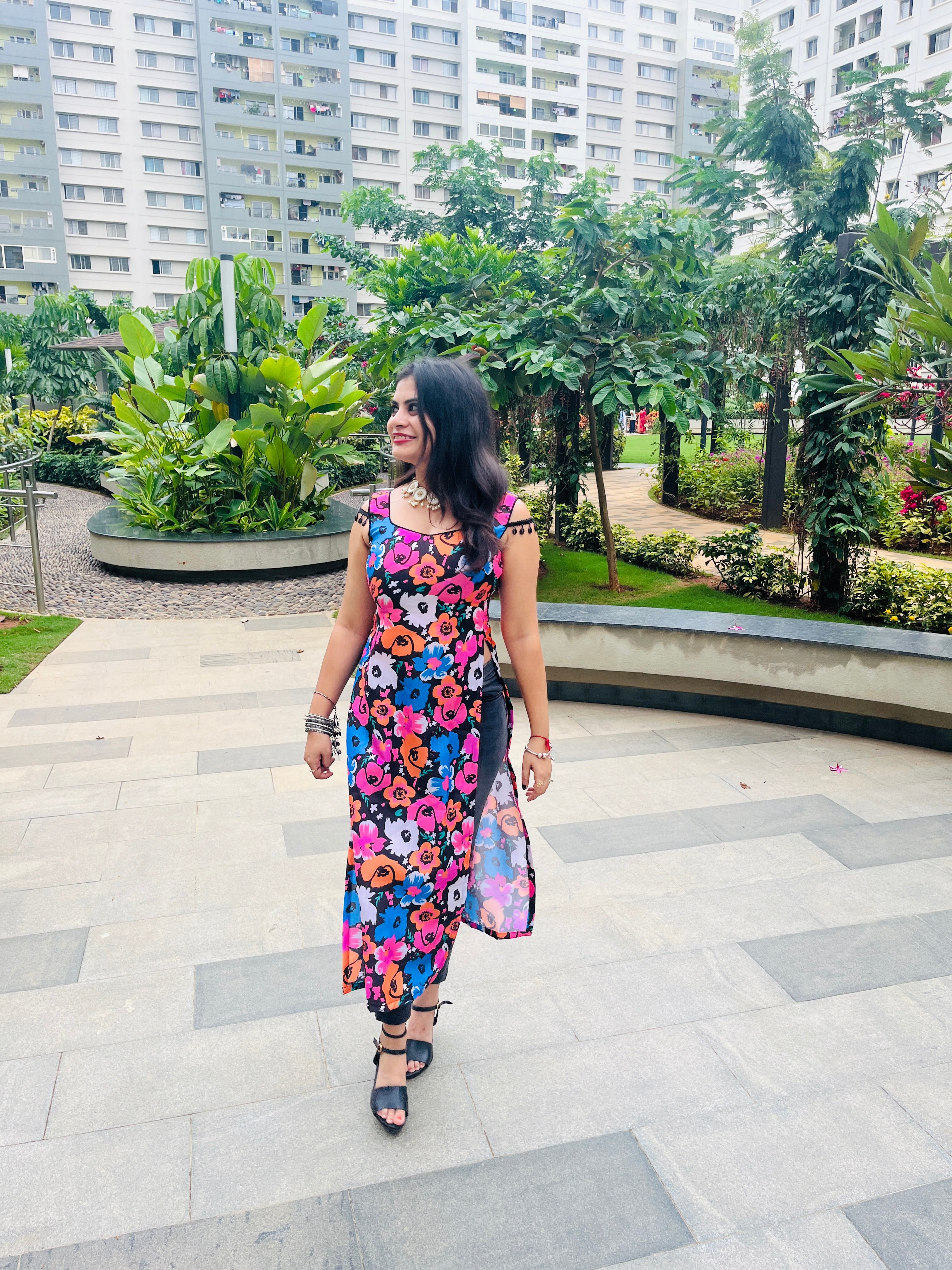 Midnight Bloom Shell-Back Long Kurti