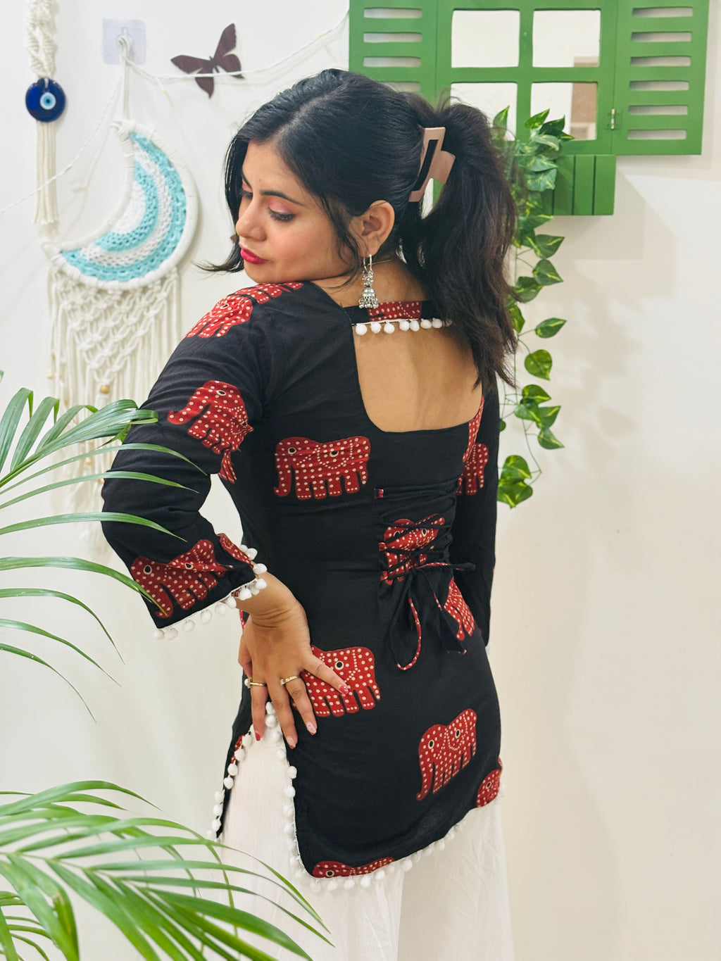 Nyra Black – Laddu Lace Corset Kurti