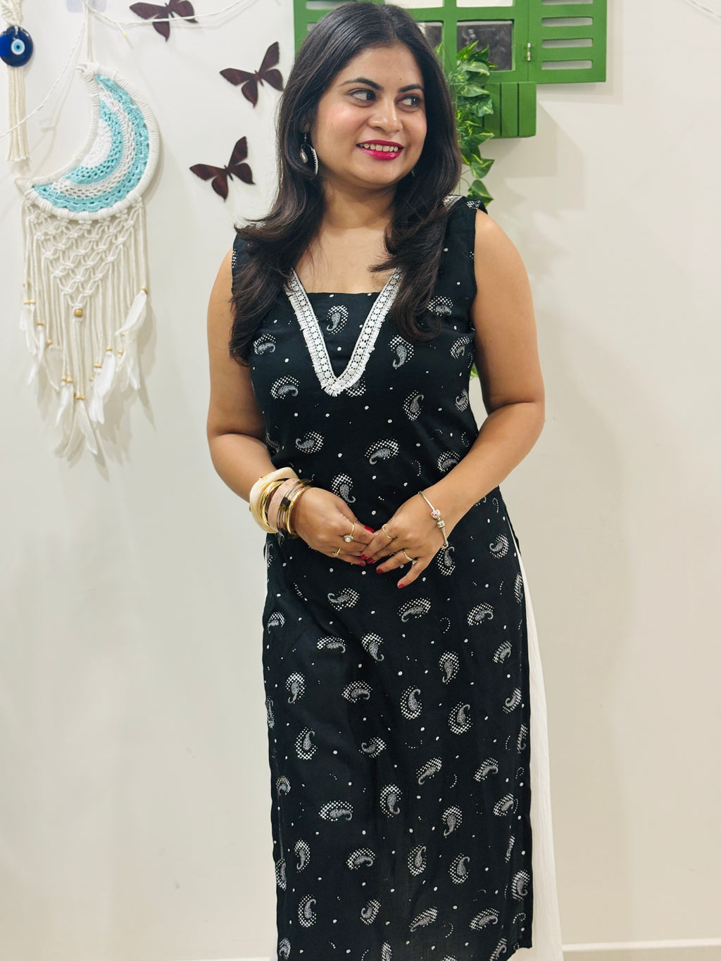 Suhani Shell Lace Kurti - Black
