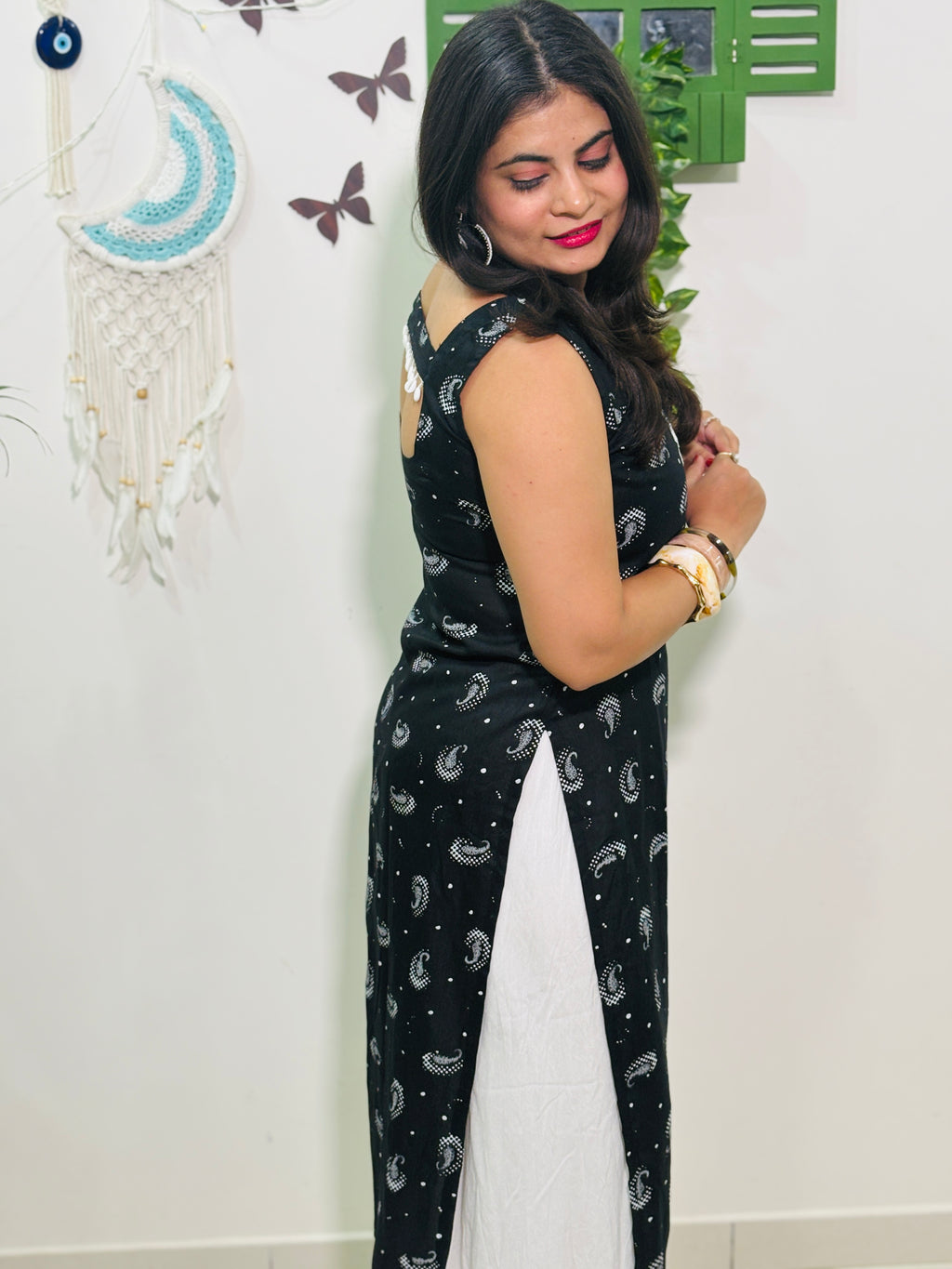 Suhani Shell Lace Kurti - Black