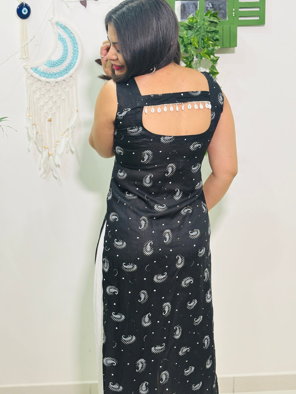 Suhani Shell Lace Kurti - Black