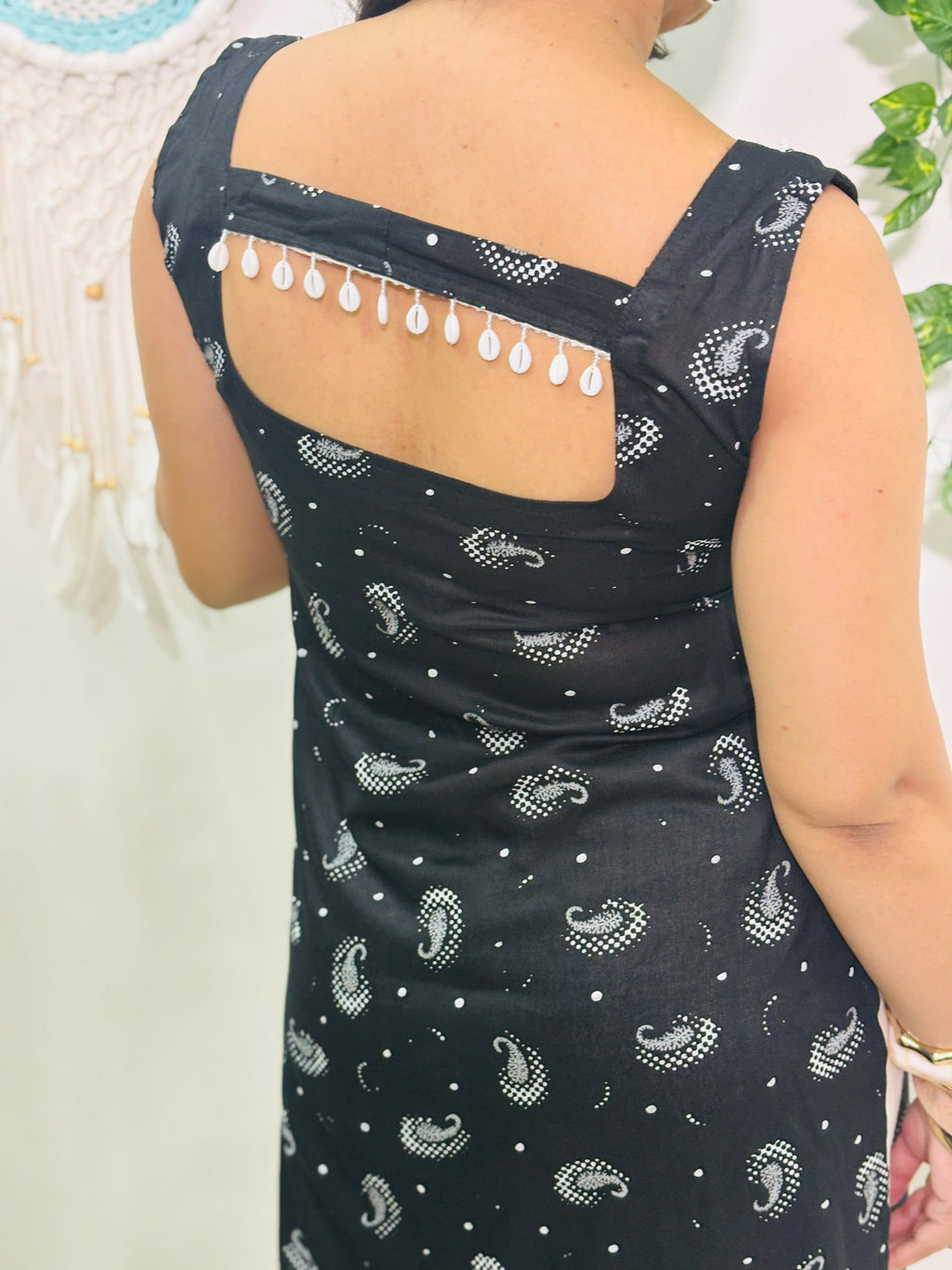 Suhani Shell Lace Kurti - Black